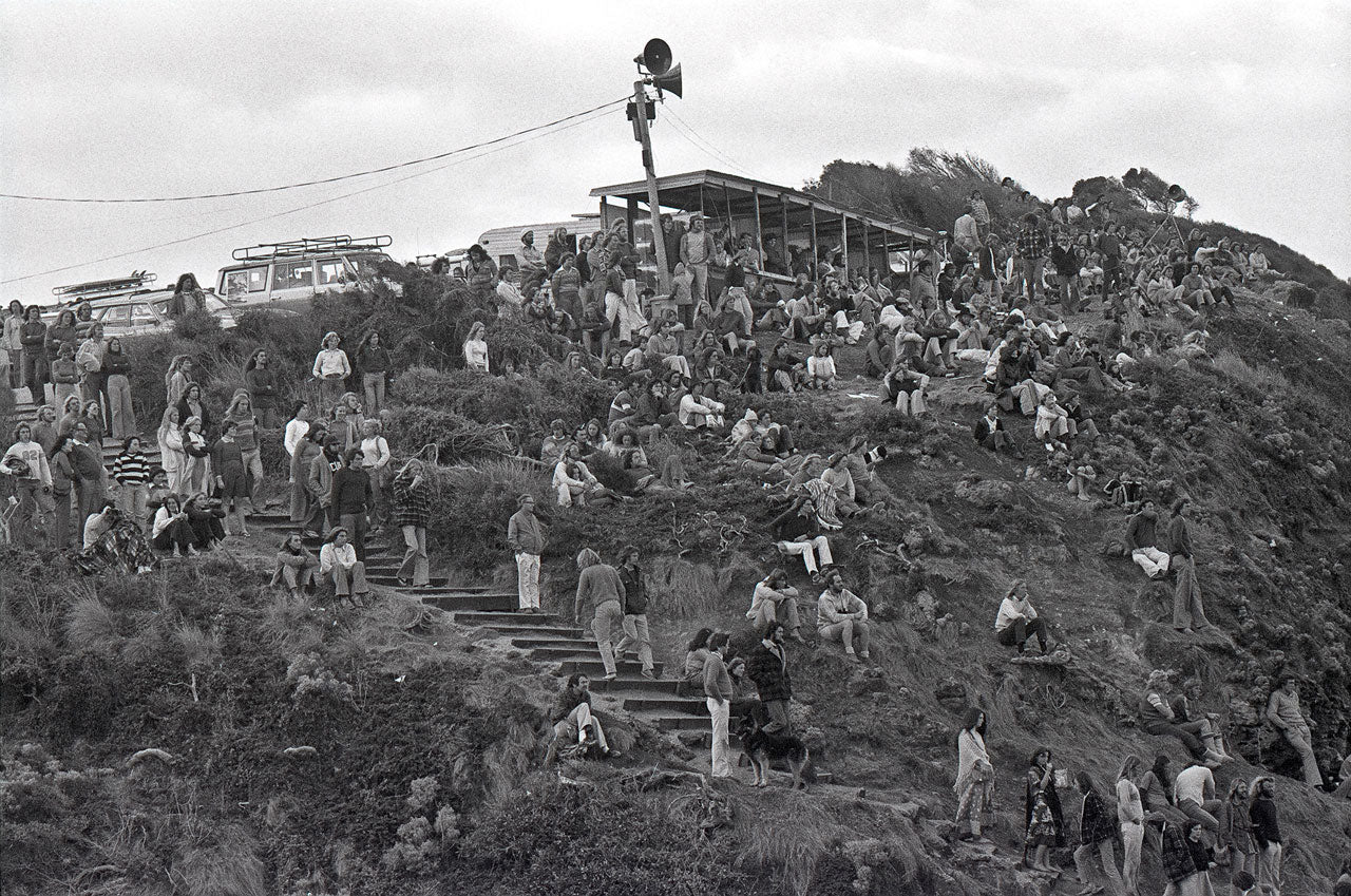 Bells-Beach-Crowd_joli_V10016