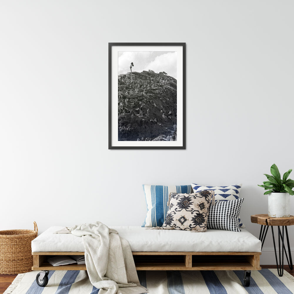 Bells-Beach-Crowd_joli_V1004-interior-black