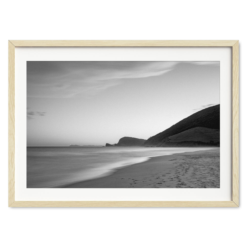 Budgen-Bluey's-Beach,-Dusk-Natural-Frame